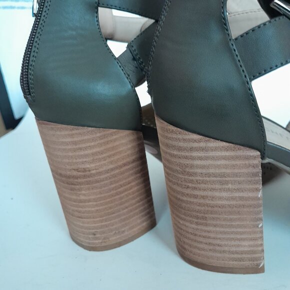 Women’s Marc Fisher Gray Suede Back Zip Peep Toe Block Heel Ankle Strap Size 10M - Picture 6 of 8